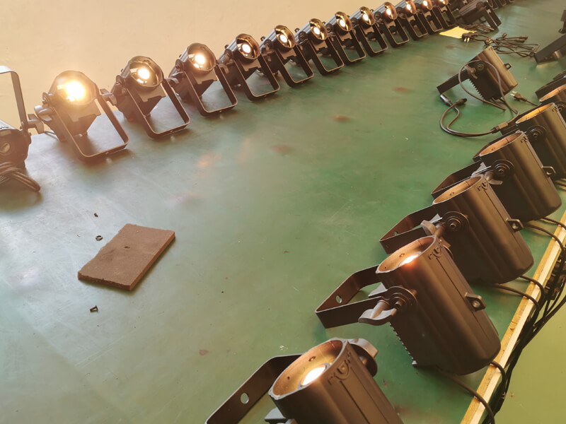 Foco reflector elipsoidal de perfil LED colorido RGBW con mini zoom de 60 W