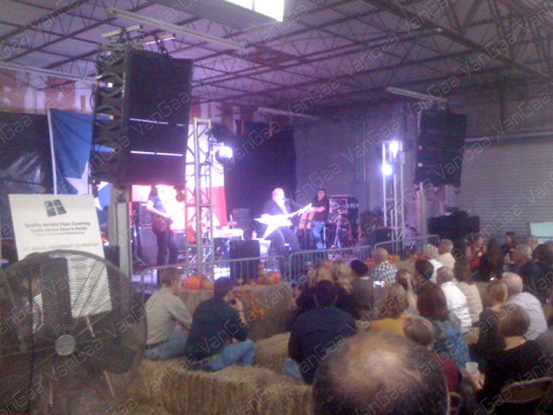 Música country haciendo David Alan Coe Play con la luz de Vangaa