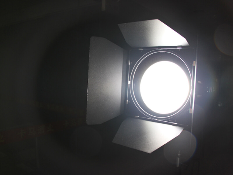 Foco Fresnel Led Bicolor 100W para Teatro